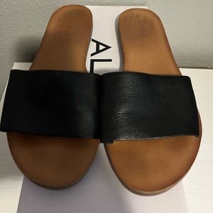 Aldo slippers. Size 6